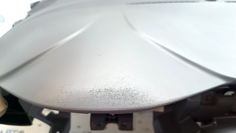 Торпедо передняя панель с AIRBAG Chevrolet Bolt 17-21 темно-серая, потертость, царапины