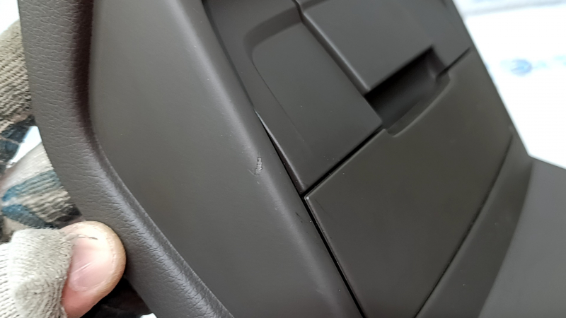 Накладка центральной консоли задняя Audi Q5 8R 09-17 в сборе, царапины, надломаны крепления