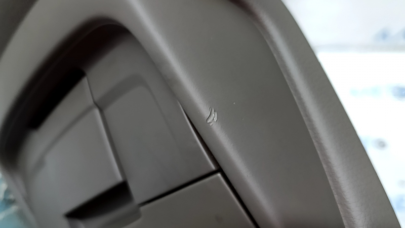 Накладка центральной консоли задняя Audi Q5 8R 09-17 в сборе, царапины, надломаны крепления