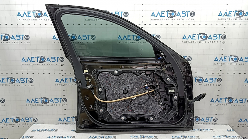 Дверь в сборе передняя левая BMW 5 G30 17-23 keyless, ручка с хром молдингом, черный 668, царапины на молдинге, изогнут молдинг