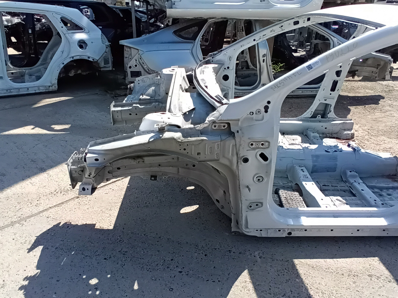 Четверть передняя левая Ford Fusion mk5 13-20 на кузове, белая