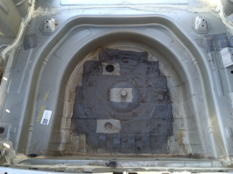 Корыто багажника Toyota Camry v40 на кузове, ржавое
