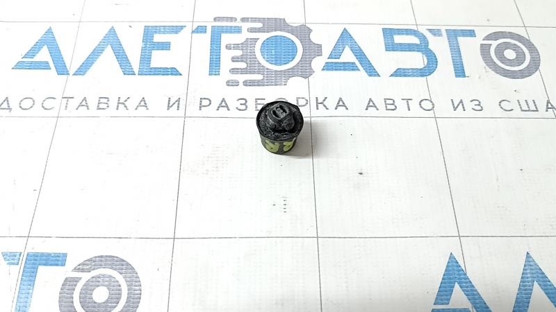 Отбойник крышки багажника правый Toyota Camry v40