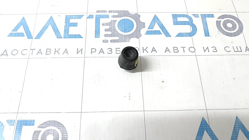 Отбойник крышки багажника правый Toyota Camry v40