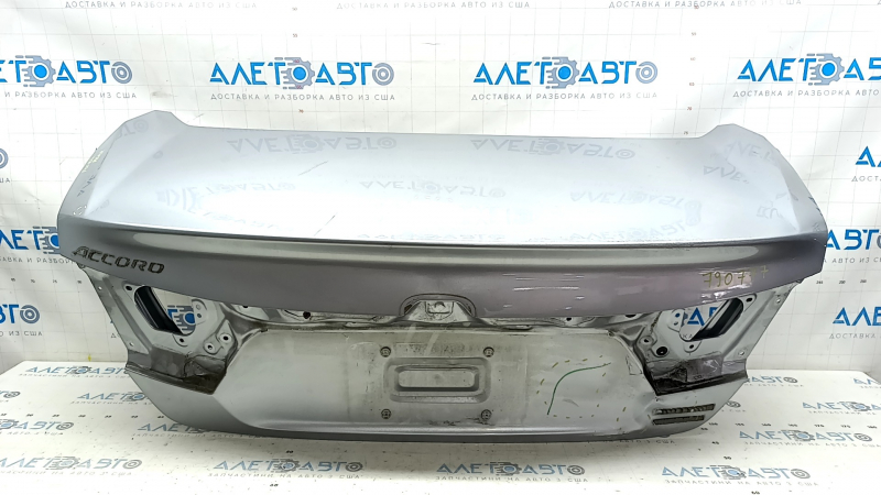 Крышка багажника Honda Accord 18-22 серебро NH-830M, примята, тычки