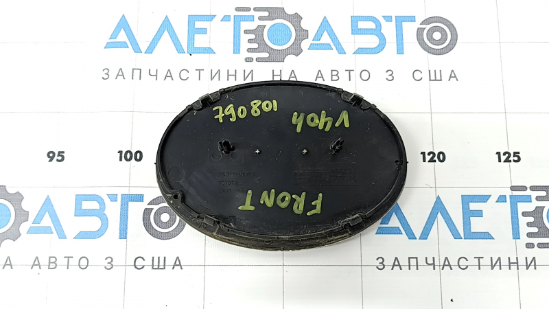 Эмблема решетки радиатора grill Toyota Camry v40 вздулся хром