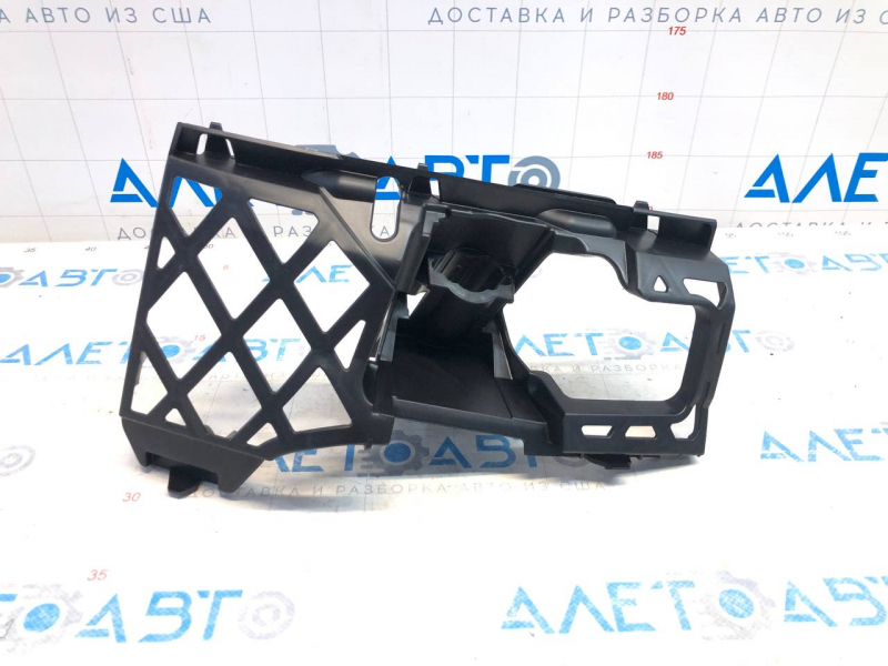 Крепление переднего бампера правое под фарой VW Passat b8 16-19 USA