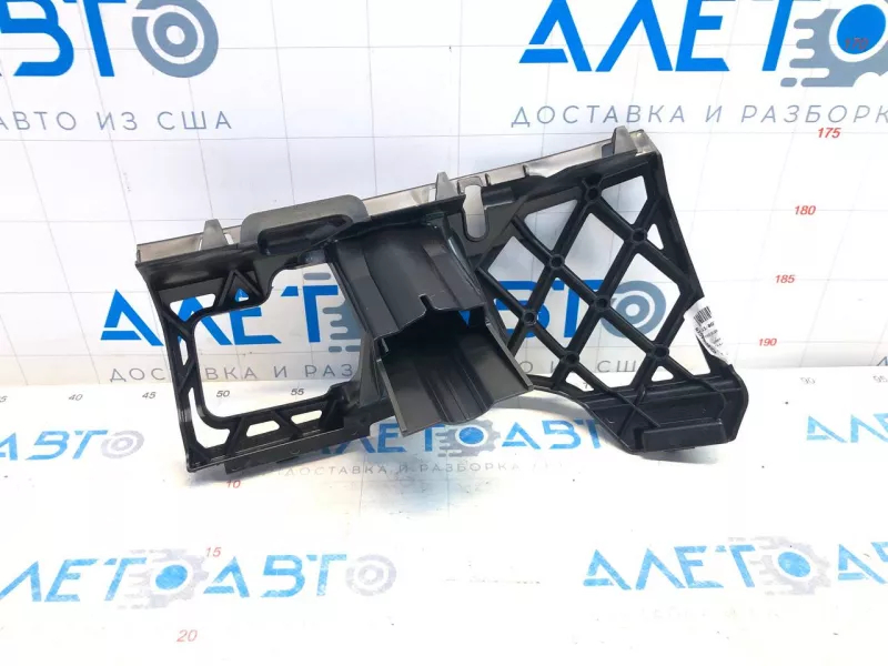 Крепление переднего бампера правое под фарой VW Passat b8 16-19 USA