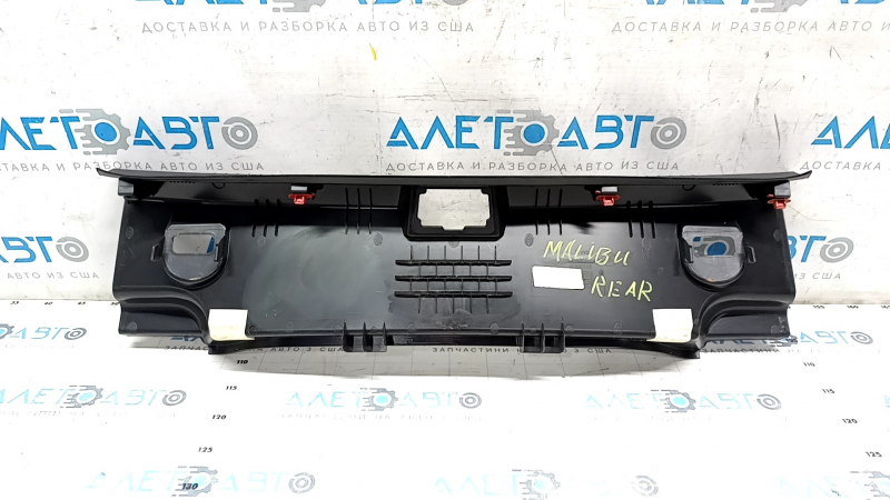 Накладка проема багажника Chevrolet Malibu 16-25 черная, затерта, царапины