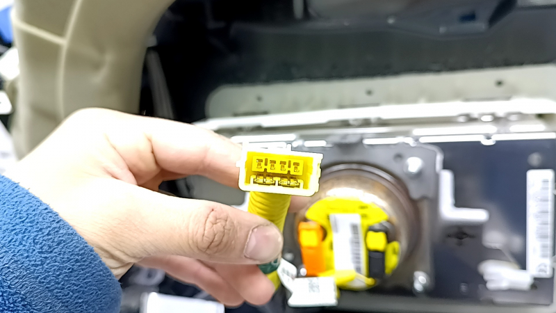Торпедо передняя панель с AIRBAG Toyota Prius 50 Prime 17-22 черная под большой дисплей, под чистку