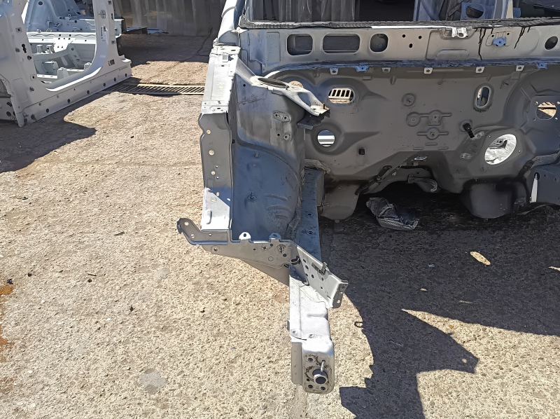 Передняя четверть кузова Lexus RX300 RX330 RX350 RX400h 04-09, хорошее состояние.
