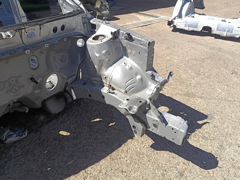 Кузов-жесть Lexus RX 2004-2009, серебро, без повреждений.