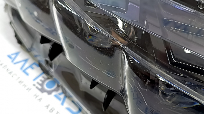 Фара передняя правая в сборе Toyota Prius 50 Prime 17-19 LED с уплотнителем и верхним креплением, песок