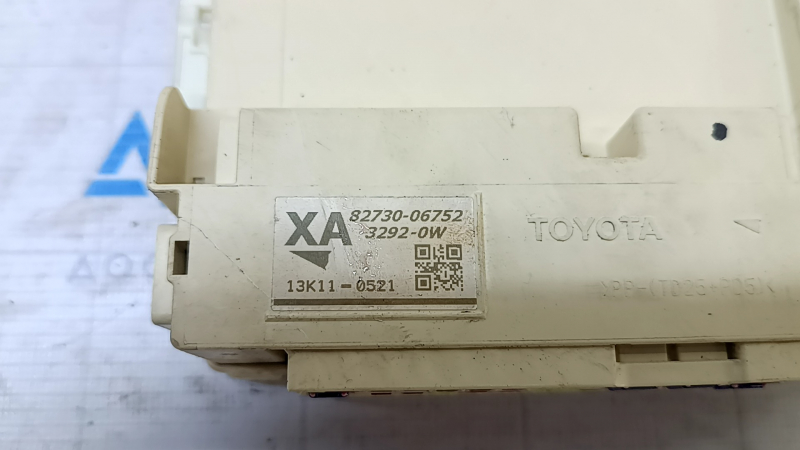 Блок предохранителей подторпедный Toyota Camry v50 12-14 usa отсутствует фрагмент корпуса