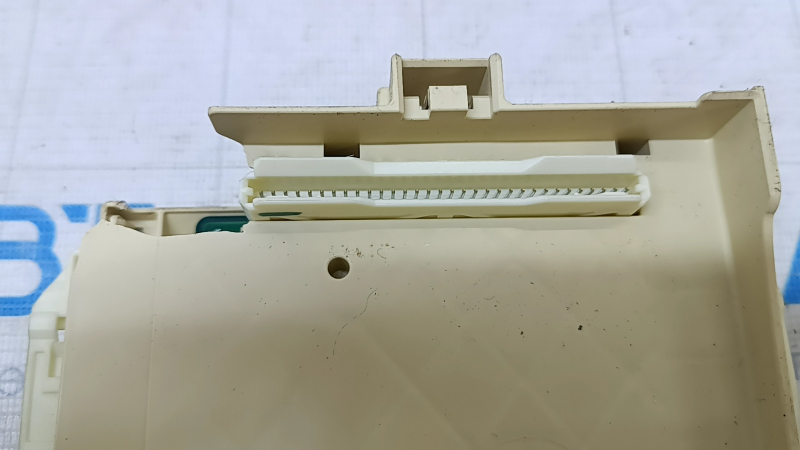 Блок предохранителей подторпедный Toyota Camry v50 12-14 usa отсутствует фрагмент корпуса