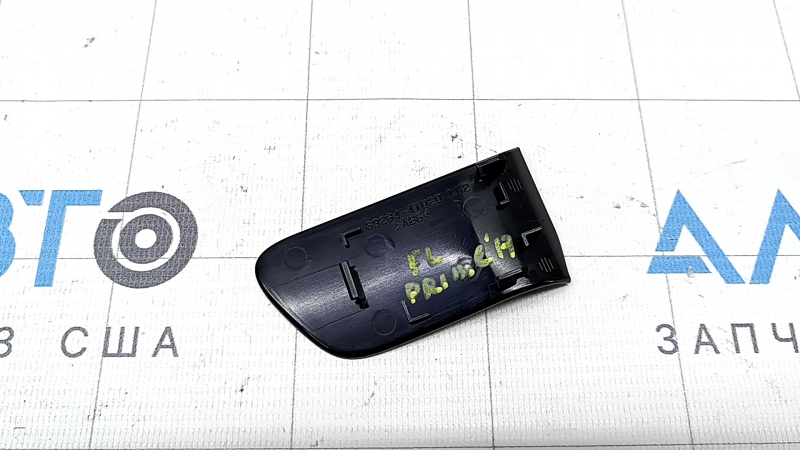Заглушка ручки двери внутренняя передняя левая Toyota Prius 50 Prime 17-22 черная