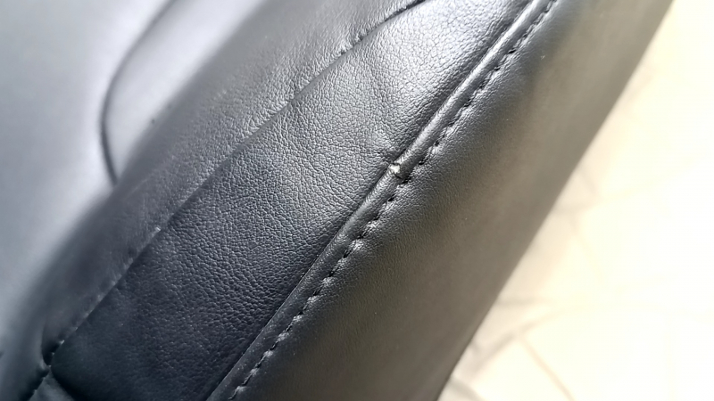 Водительское сидение Toyota Prius 50 Prime 17-19 с airbag, электро, подогрев, кожа черная, трещина на коже
