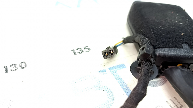 Защелка пассажирского ремня безопасности VW Jetta 19-26 черная, с проводом