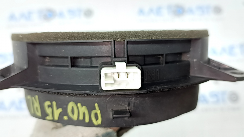 Динамик задний правый Toyota Prius V 12-17