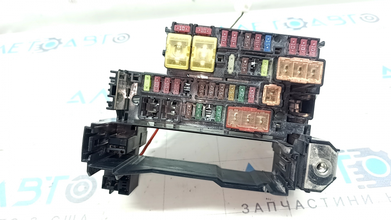 Блок предохранителей подкапотный Toyota Prius V 12-17