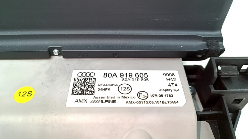 Монитор, дисплей, навигация Audi Q5 80A 18-20 8,25" с кронштейном, царапины