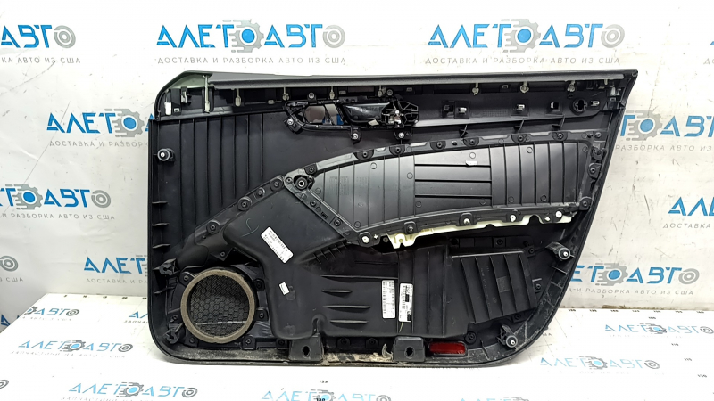 Обшивка двери карточка передняя левая VW Passat b8 16-19 USA черн с черн вставкой пластик, подлокотник кожа, молдинг серый глянец