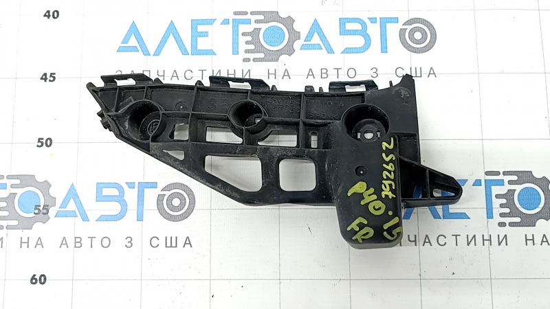 Крепление переднего бампера правое Toyota Prius V 12-17 надлом креп