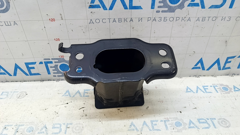 Клык усилителя переднего бампера правый Toyota Prius V 15-17 рест