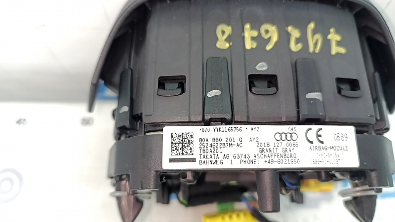 Подушка безопасности airbag в руль водительская Audi Q5 80A 18-21 серая, тип 1, царапины