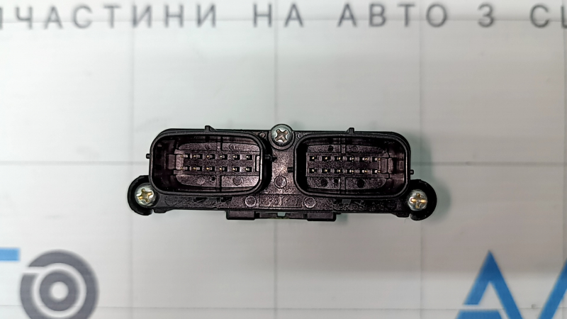 Датчик присутствия пассажира Toyota Prius V 12-17 сломано крепление