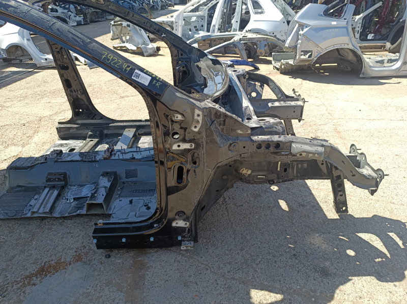 Четверть передняя правая Ford Escape MK4 23-26 на кузове, черная