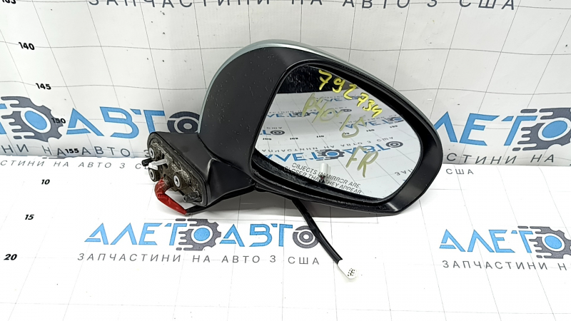 Зеркало боковое правое в сборе Toyota Prius V 12-17 5 пинов, зеленое, царапина