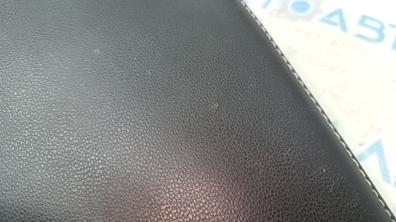 Подлокотник VW Jetta 19-21 кожа черная, белая строчка, поплавлен