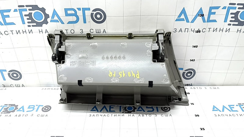 Перчаточный ящик, бардачок Toyota Prius V 15-17 верхний, кожа серая, под чистку, вмятина