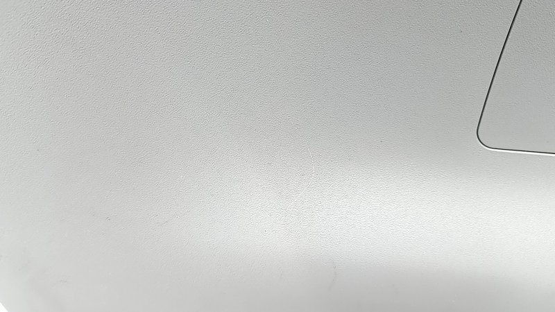 Обшивка двери багажника нижняя Toyota Prius V 15-17 серая, царапины