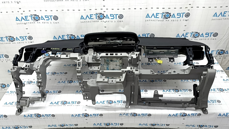 Торпедо передняя панель с AIRBAG Toyota Prius V 12-16 темно-серая с серым, под чистку