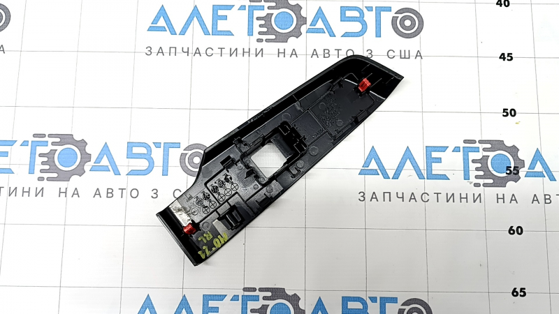 Накладка управления стеклоподъемником задняя левая Mitsubishi Outlander 22-26 под карбон