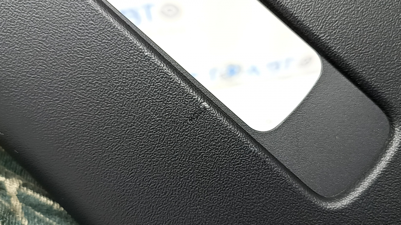 Накладка центральной стойки верхняя ремень левая Mitsubishi Outlander 22-26 черная, царапина