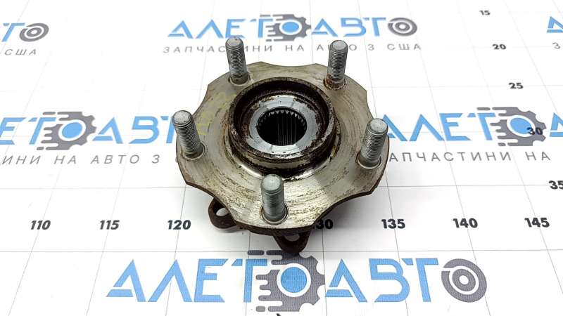 Ступица передняя правая Mitsubishi Outlander 22-26 2.5 ржавая