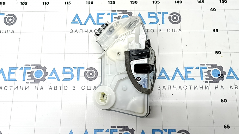 Замок двери передней левой Toyota Prius V 15-17