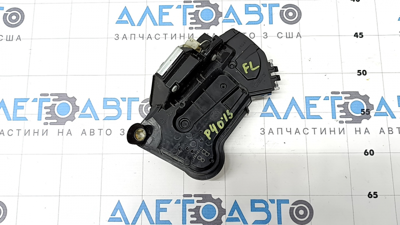 Замок двери передней левой Toyota Prius V 15-17