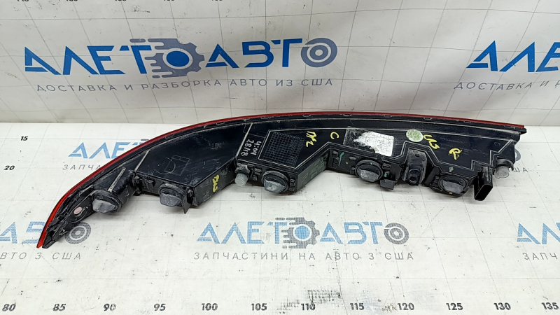 Фонарь заднего бампера правый Audi Q5 80A 18-20 скол