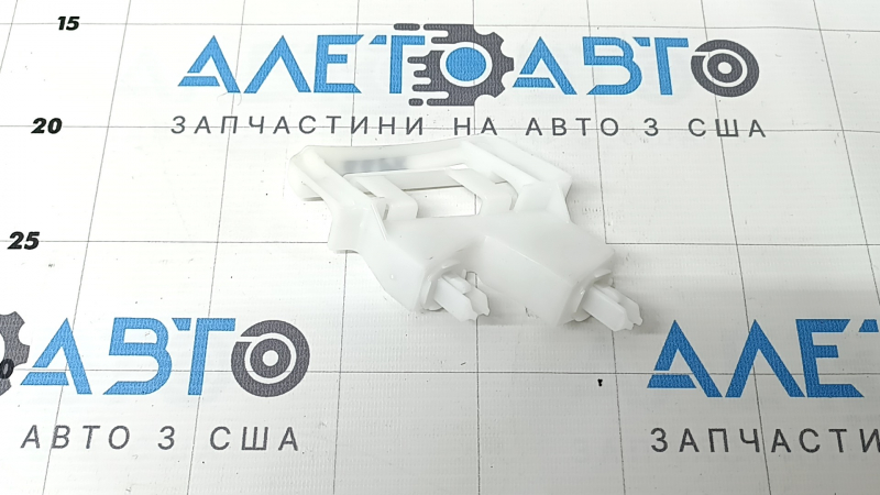 Кронштейн крепления фары левый Mitsubishi Outlander 22-26 верхний
