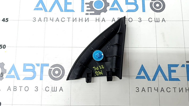 Заглушка двери треугольник внутренняя передняя левая Mitsubishi Outlander 22-26 черная