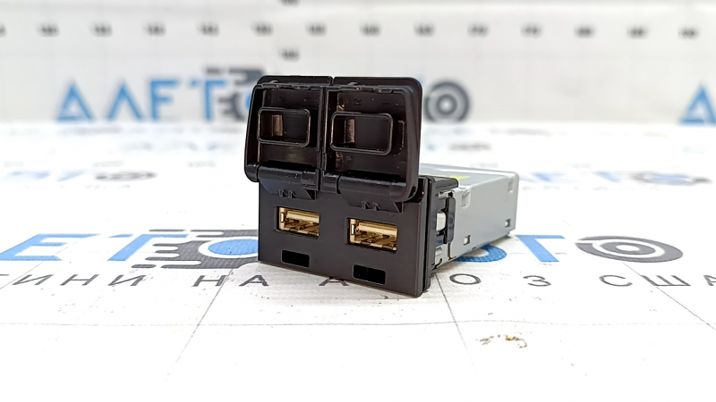 USB Hub Lexus RX350 RX450h 20-22 задний