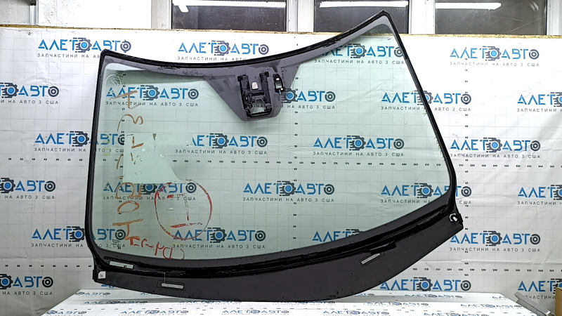Лобовое стекло Lexus RX350 RX450h 20-22 под датчик дождя и камеру, песок, скол