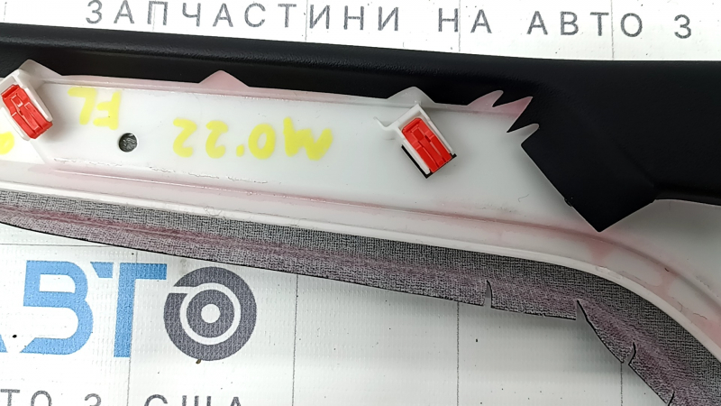 Накладка центральной консоли боковая верхняя левая Mitsubishi Outlander 22-26 кожа черная, расклеилась