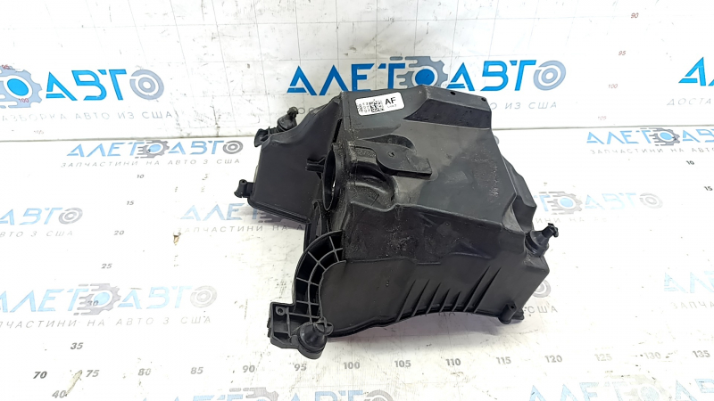 Крышка корпуса воздушного фильтра Ford Escape MK3 с обратной стороны