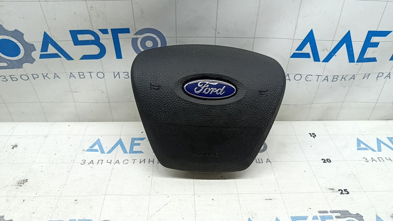 Лицевая сторона подушки безопасности руля для Ford Escape 2013-2019 с небольшими следами эксплуатации.