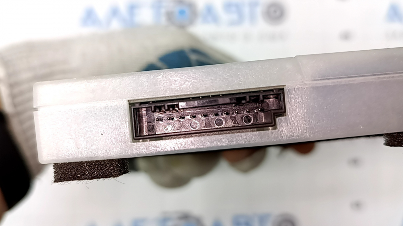 Telematics Communication Control Module BMW 3 G20 19-26 сломано крепление